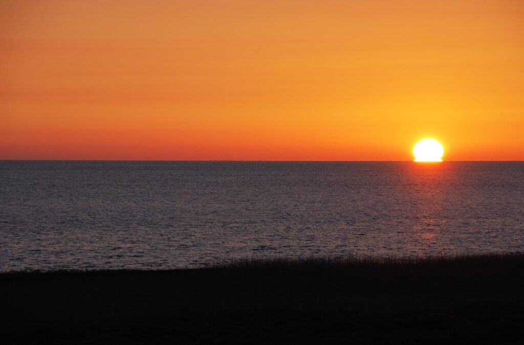 Solnedgang over Vadehavet - som eksempel på den særligt rige natur, Select Nature's naturformidling fokuserer på.